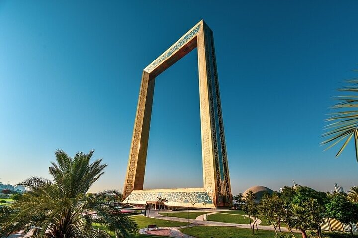 Experience stunning panoramic views of Dubai from the iconic 150-meter Dubai Frame where the charming contrasts of old and modern cityscapes come alive through innovative digital storytelling.